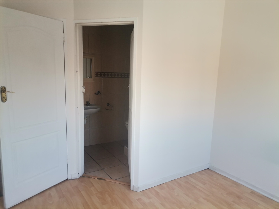 To Let 1 Bedroom Property for Rent in Brackenfell Central Western Cape